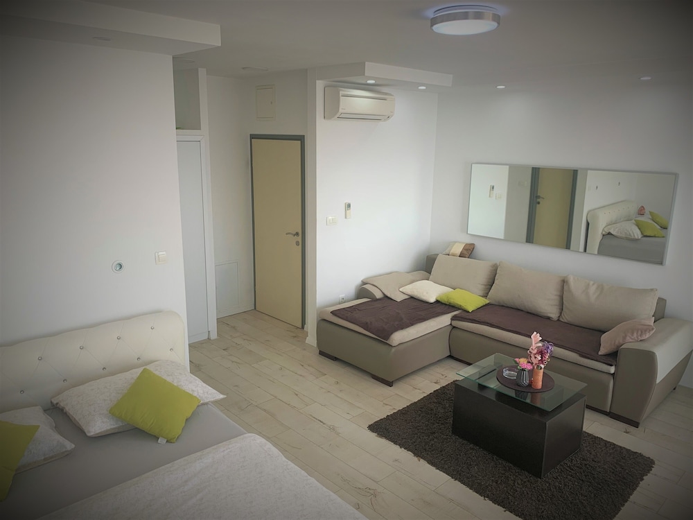 Luxury Studio Suite, 1 King Bed with Sofa bed, Sea View, Sea Facing