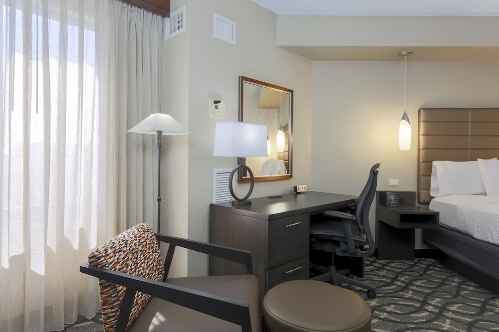 Standard Room, 1 Queen Bed photo 2