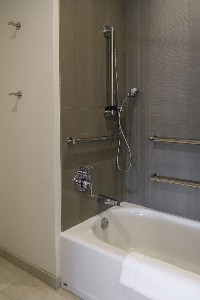 Room, 1 King Bed with Sofa bed, Accessible, Bathtub - Photo 7