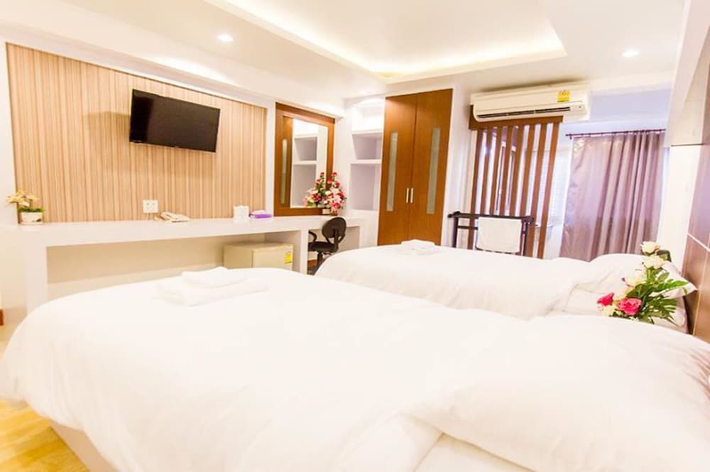 Deluxe Twin Room photo 3