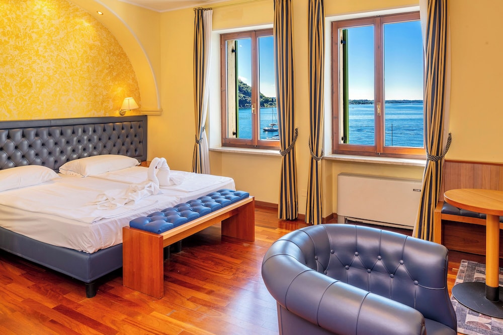 Superior Double Room, Lake View - Photo 1