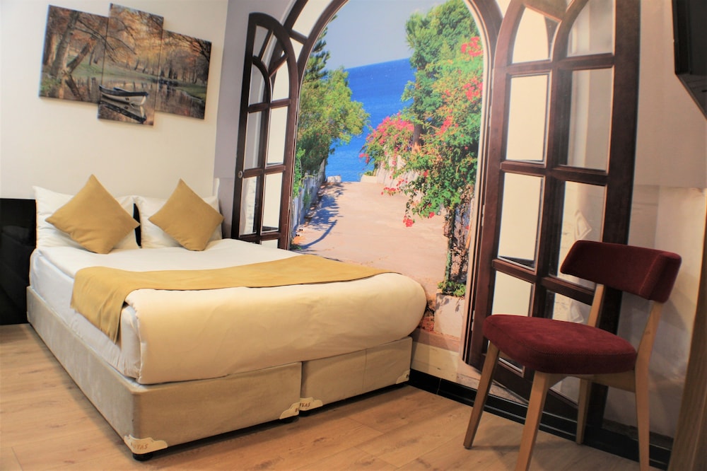 Economy Double Room, 1 Queen Bed, Non Smoking photo 2