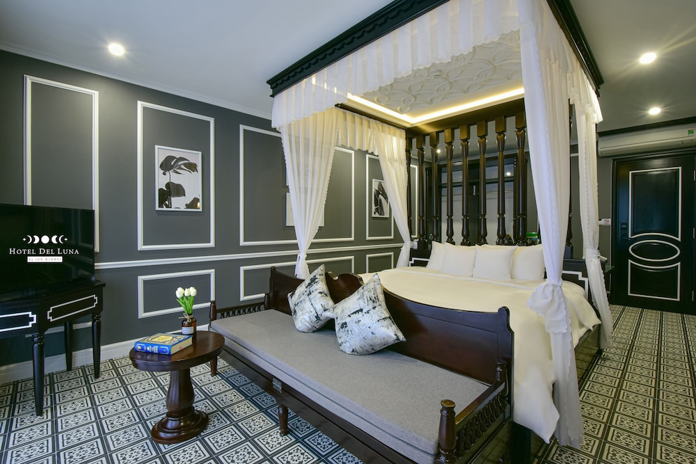 Junior Suite with Balcony - Photo 2