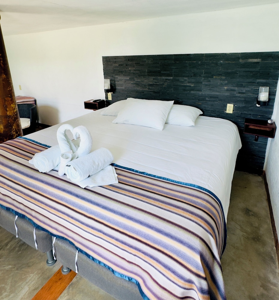 Family Quadruple Room, Pool View photo 2
