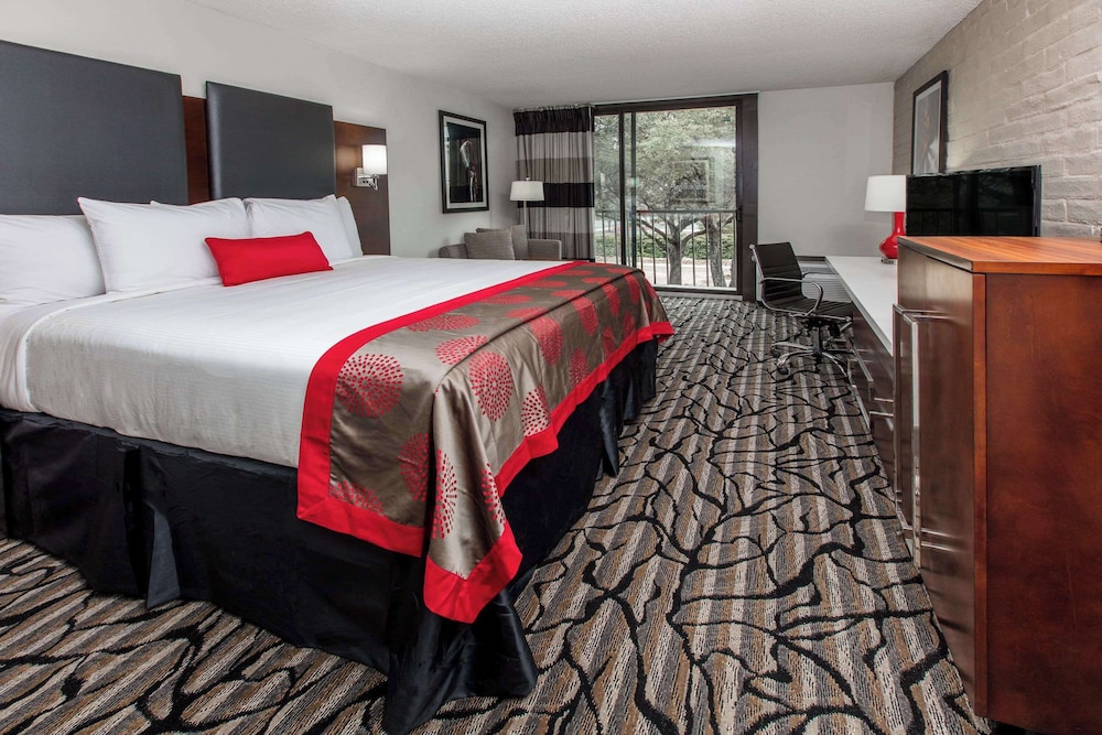 Room, 1 King Bed, Non Smoking - Photo 1