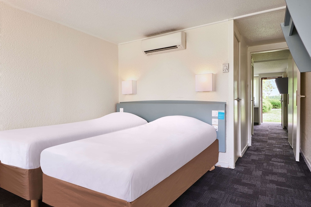 Standard Room, 2 Twin Beds - Photo 3