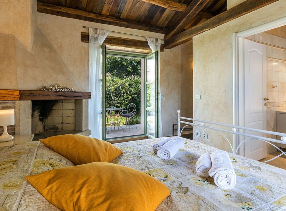 Villa photo 2