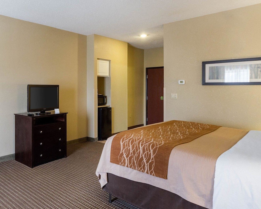 Standard Room, 1 King Bed, Non Smoking - Photo 3