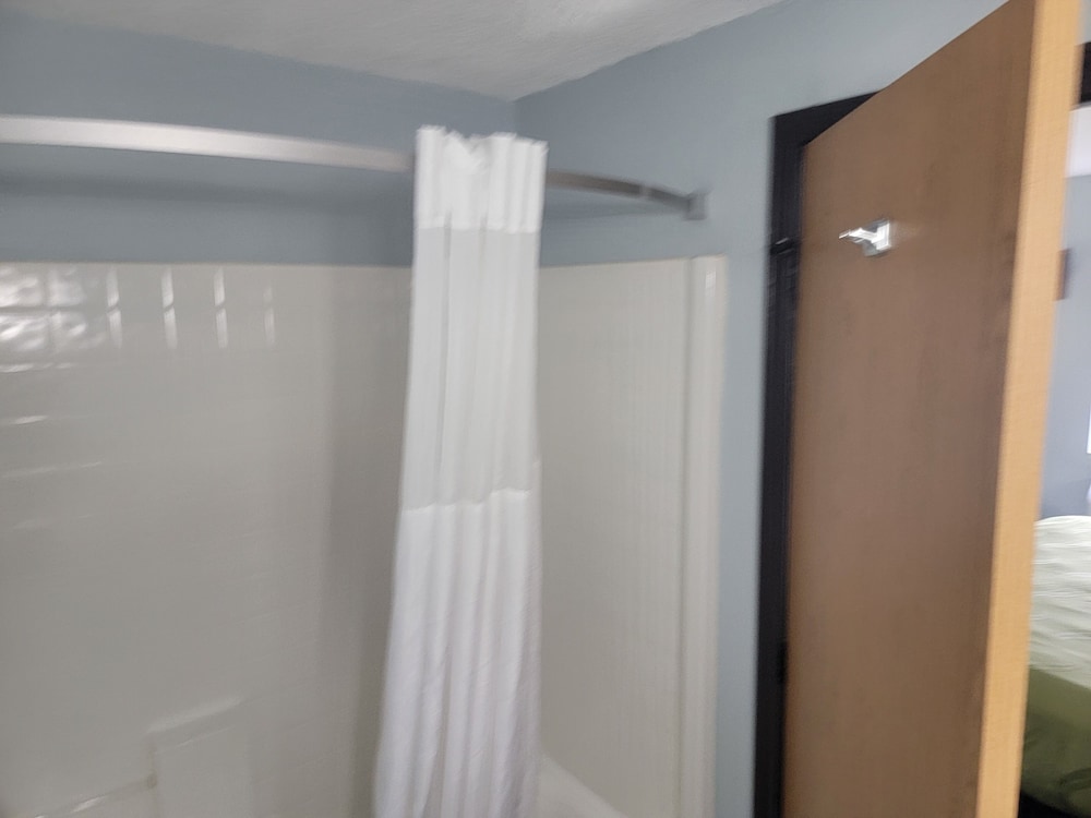Standard Room, 1 King Bed, Non Smoking - Photo 7