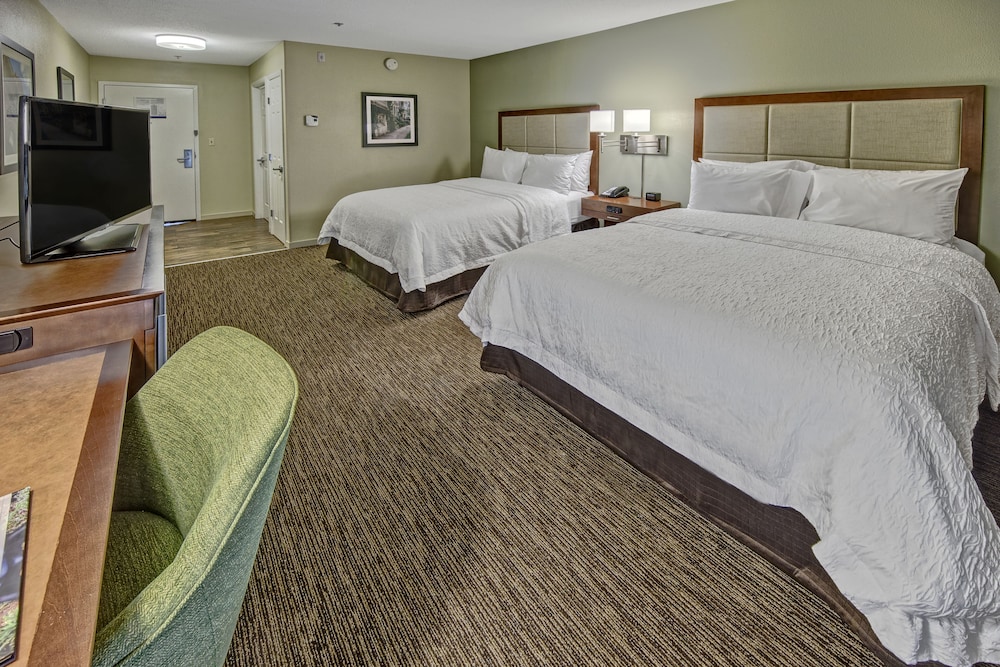 Room, 2 Double Beds, Non Smoking (First Floor) - Photo 1