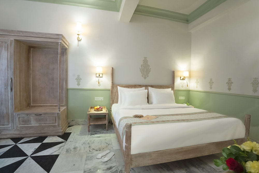 Upper Luxury - Photo 24