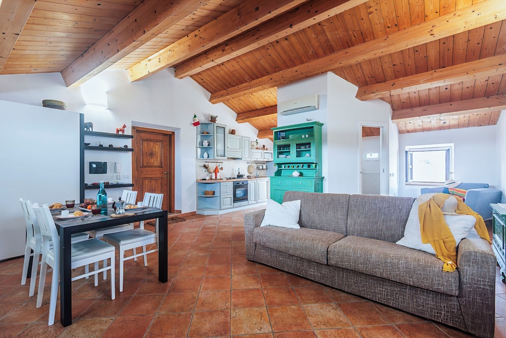 Family Studio (Una Mansarda Nell'isola)