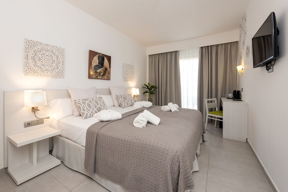 Deluxe Double Room, Balcony - Photo 5