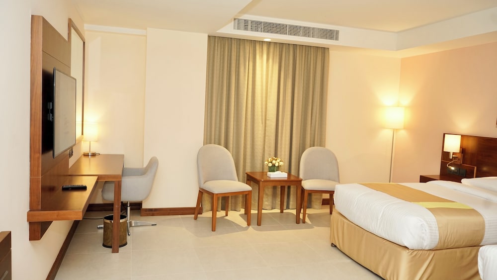 Standard Room, Multiple Beds - Photo 4
