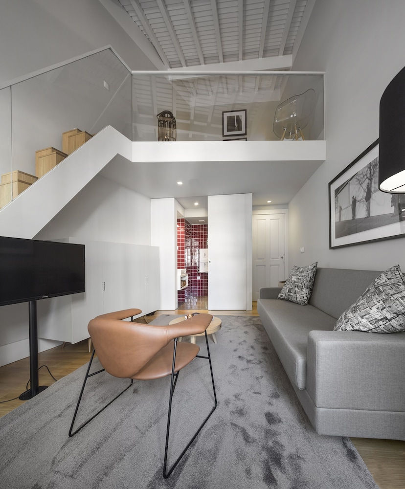 Suite, City View