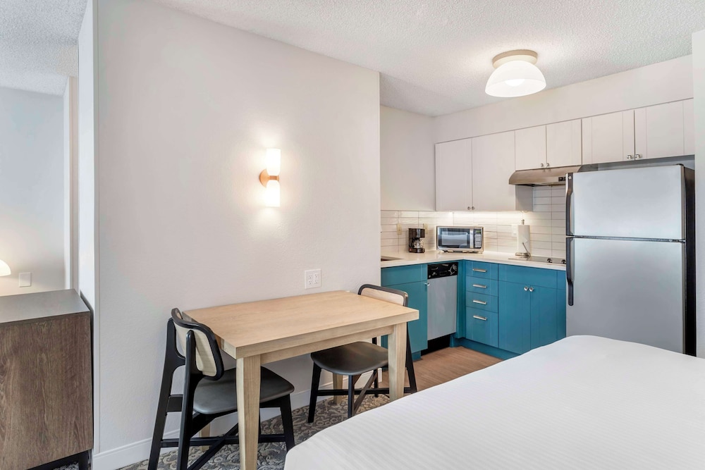 Deluxe Room, Multiple Beds (Studio)