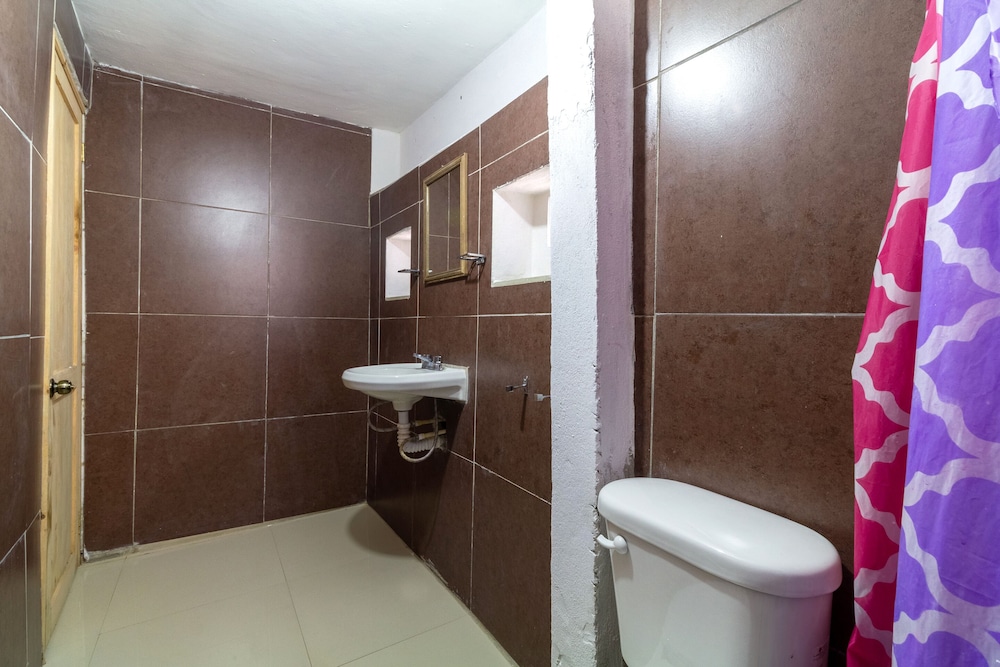 Standard Room, 2 Double Beds - Photo 6
