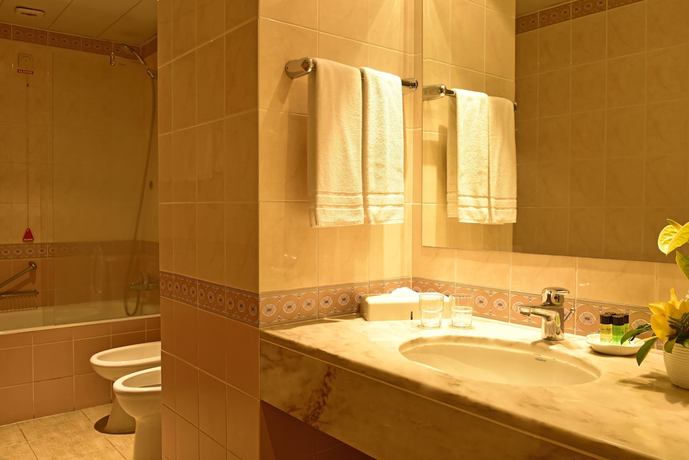 Superior Room (Family) - Photo 14