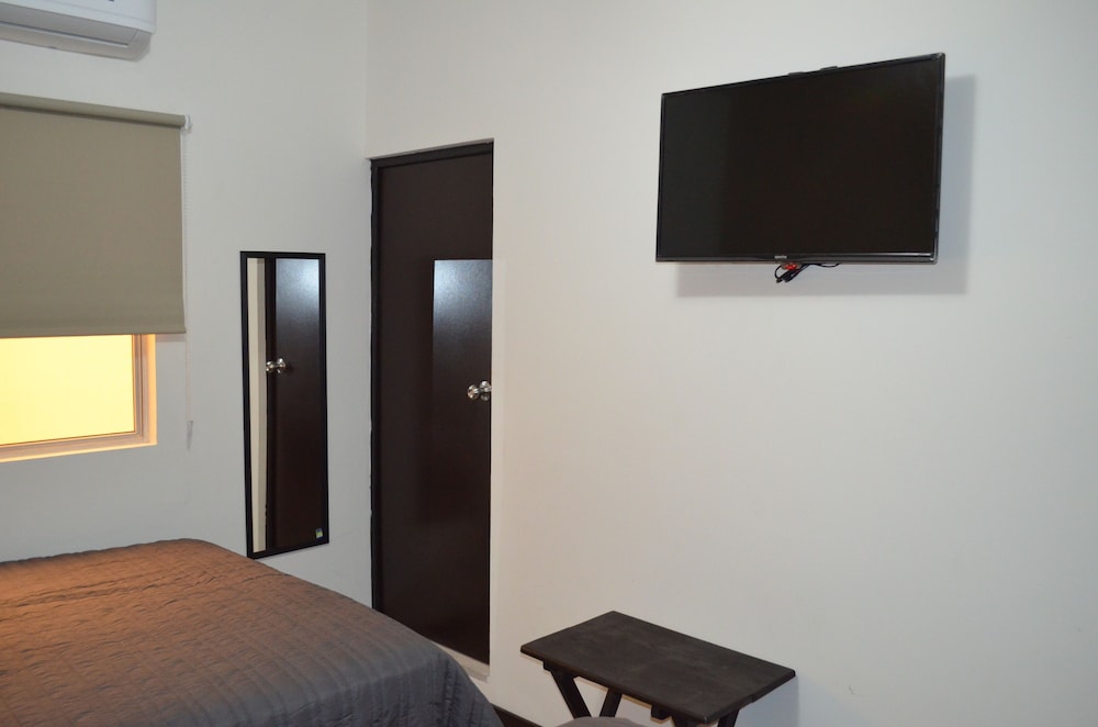 Basic Double Room, 2 Queen Beds, Non Smoking photo 1