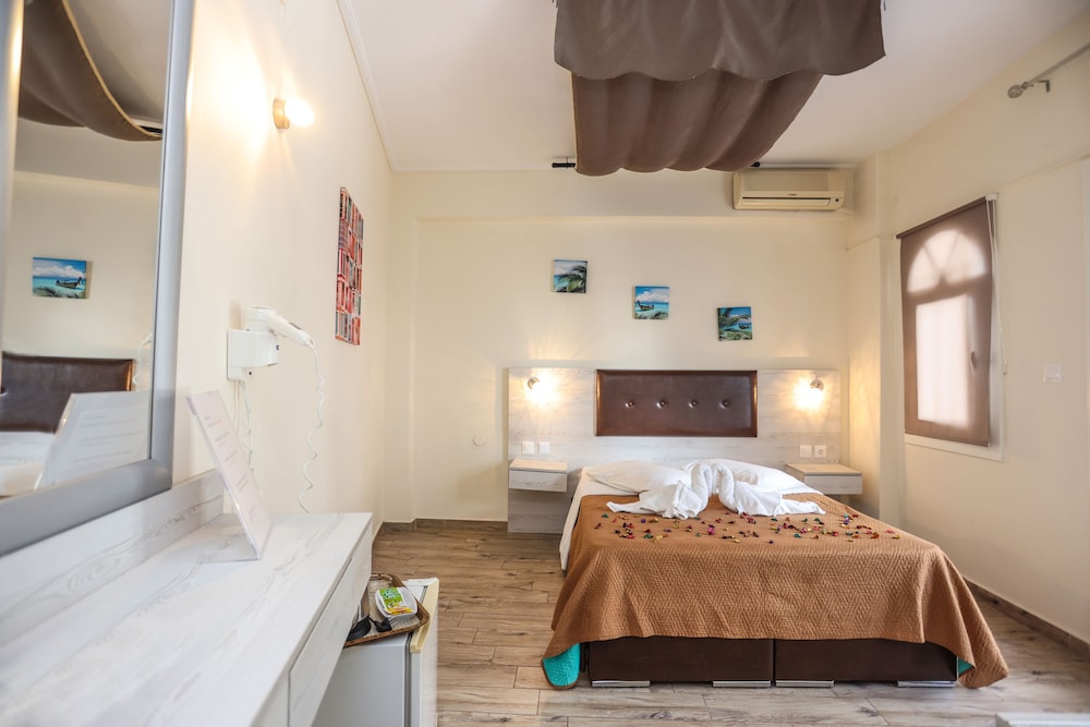 Basic Twin Room, 1 Double Bed photo 2