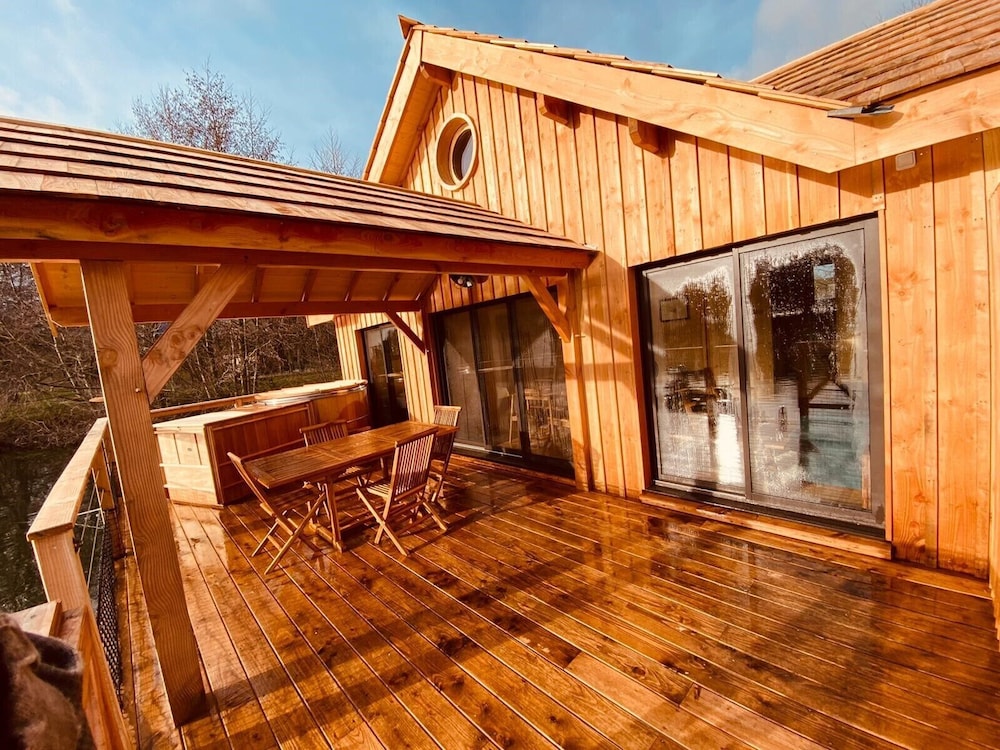 Superior Cabin (Cabane sur l’eau avec Spa) photo 2