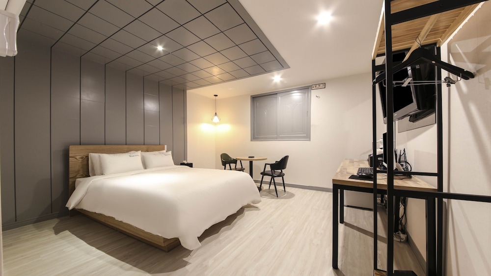 Twin Room - Photo 2