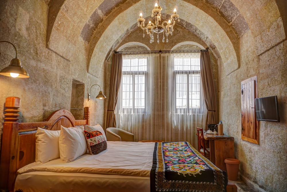 Double Arched Room - Photo 1