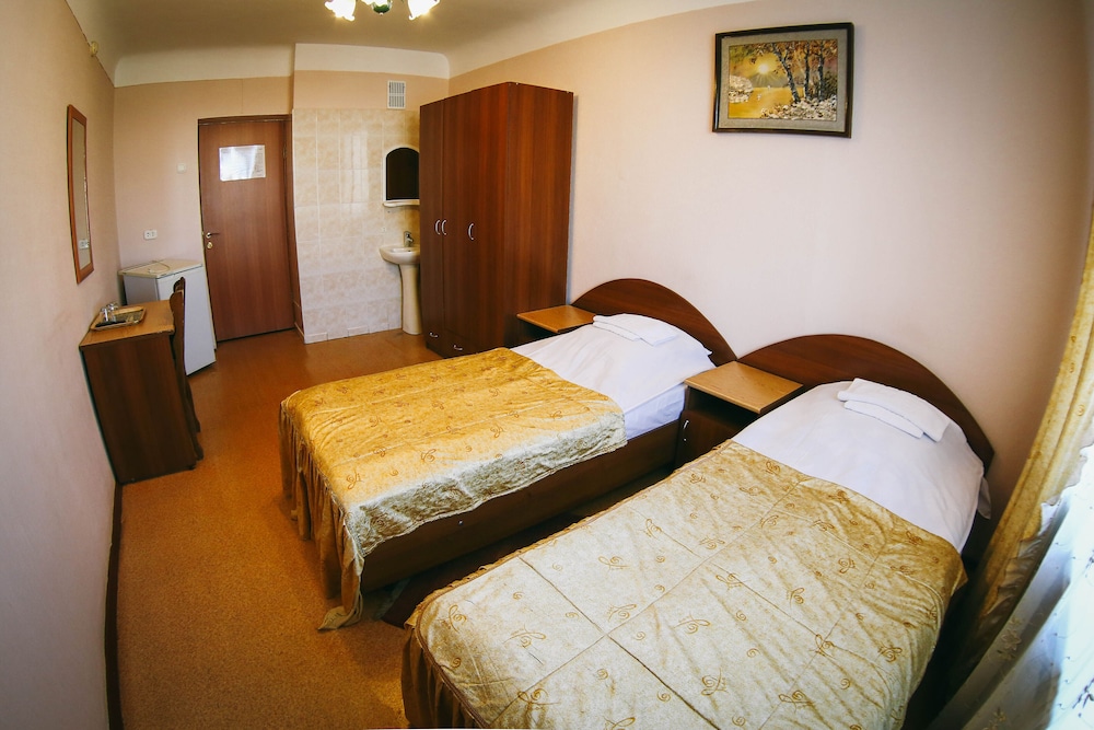 Economy Twin Room photo 3