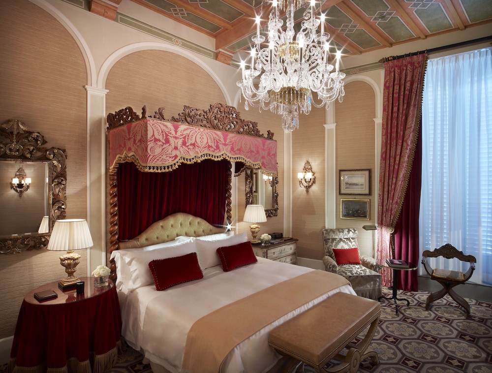 Premium King Room with One King Bed (Non Smoking) - Photo 6