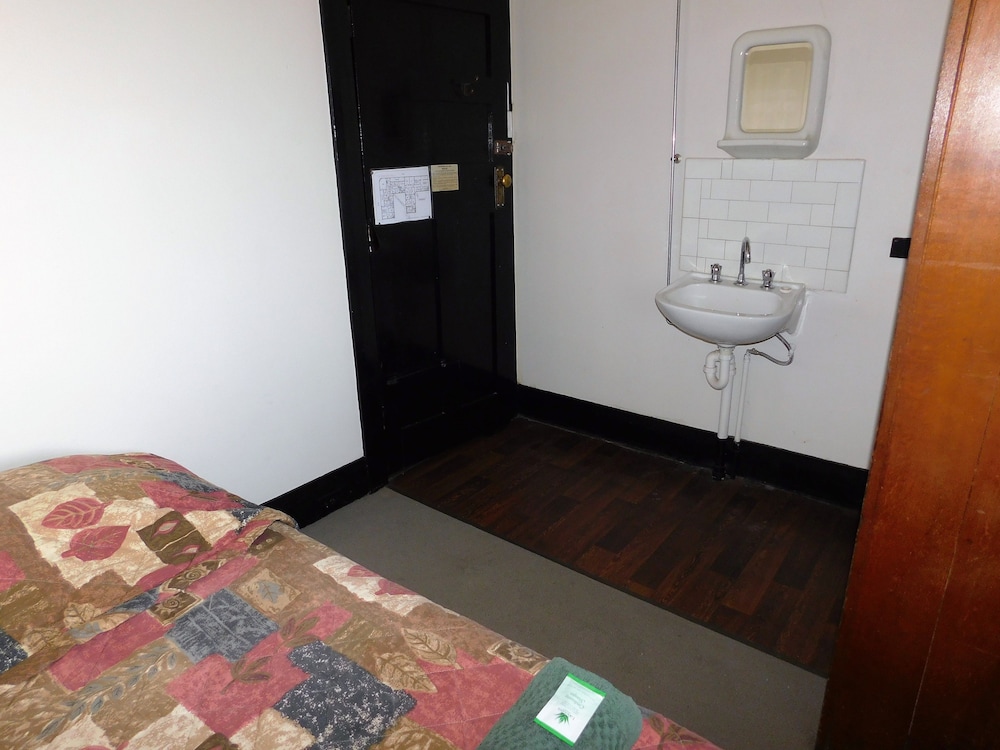 Hotel Single Room with Shared Bathroom photo 2