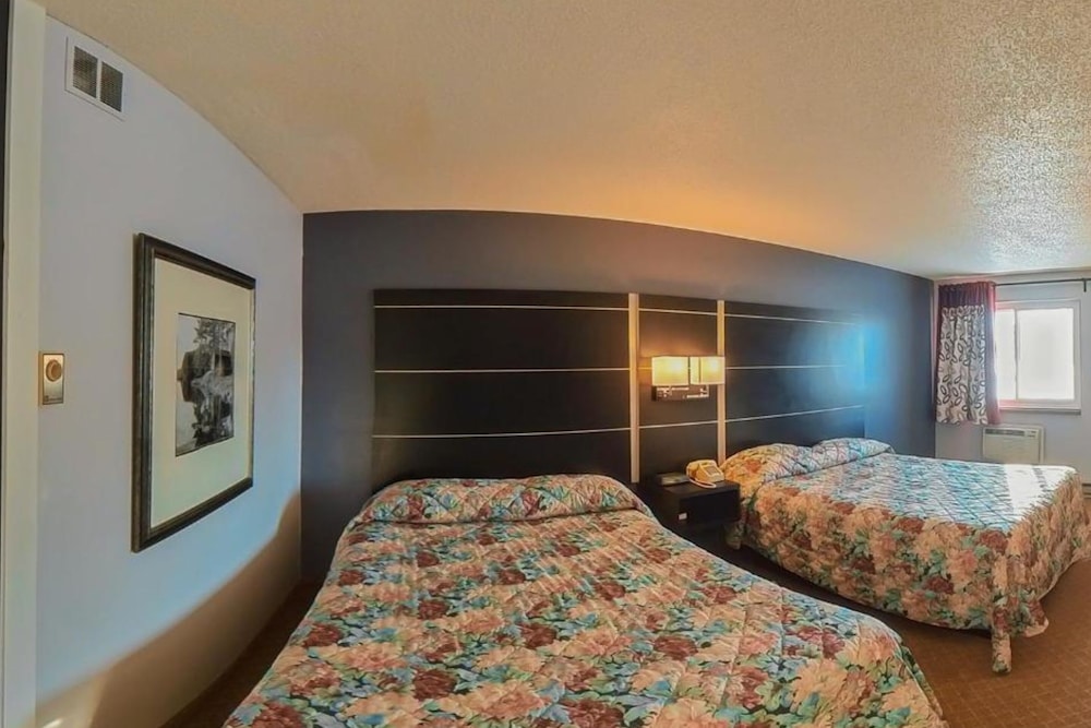Standard Room, 2 Queen Beds, Non Smoking - Photo 1
