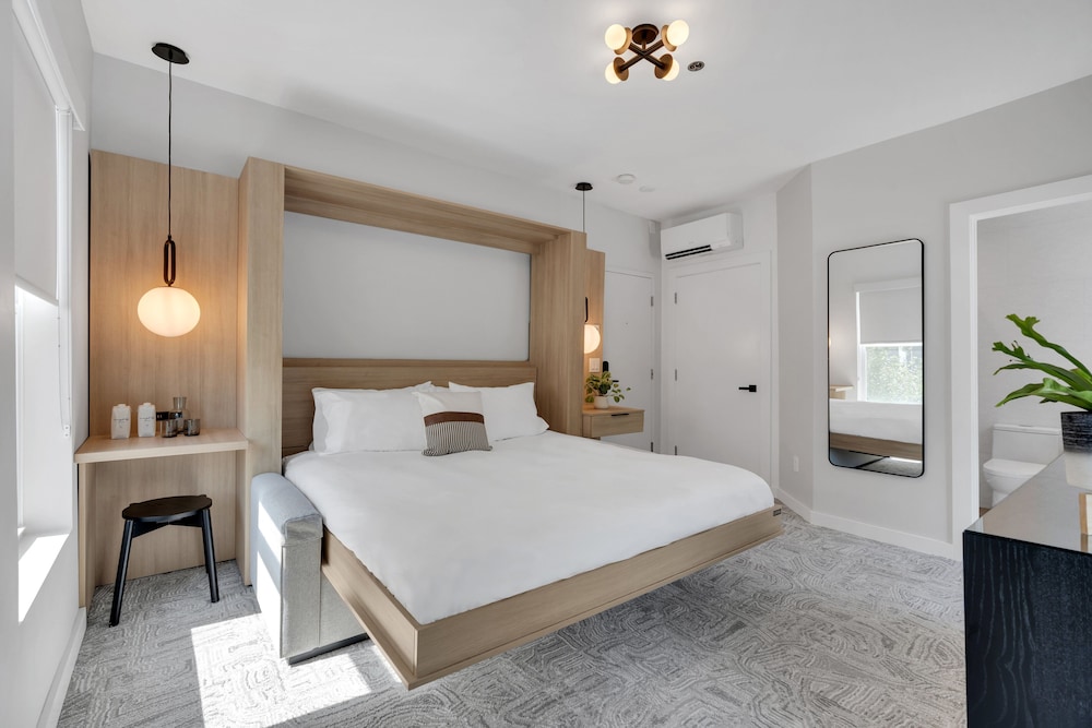 Deluxe Room, 1 King Bed