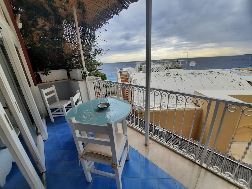 Double or Twin Room, Balcony, Partial Sea View photo 1