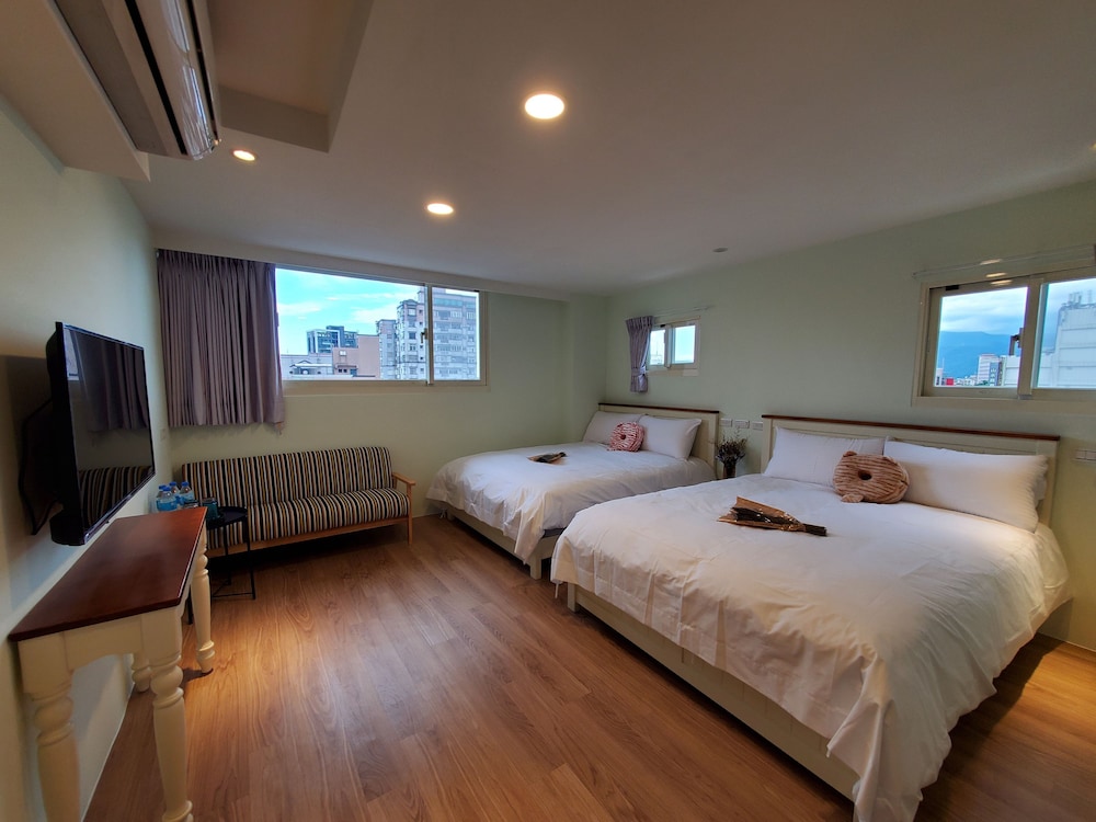 Standard Quadruple Room, Non Smoking - Photo 1
