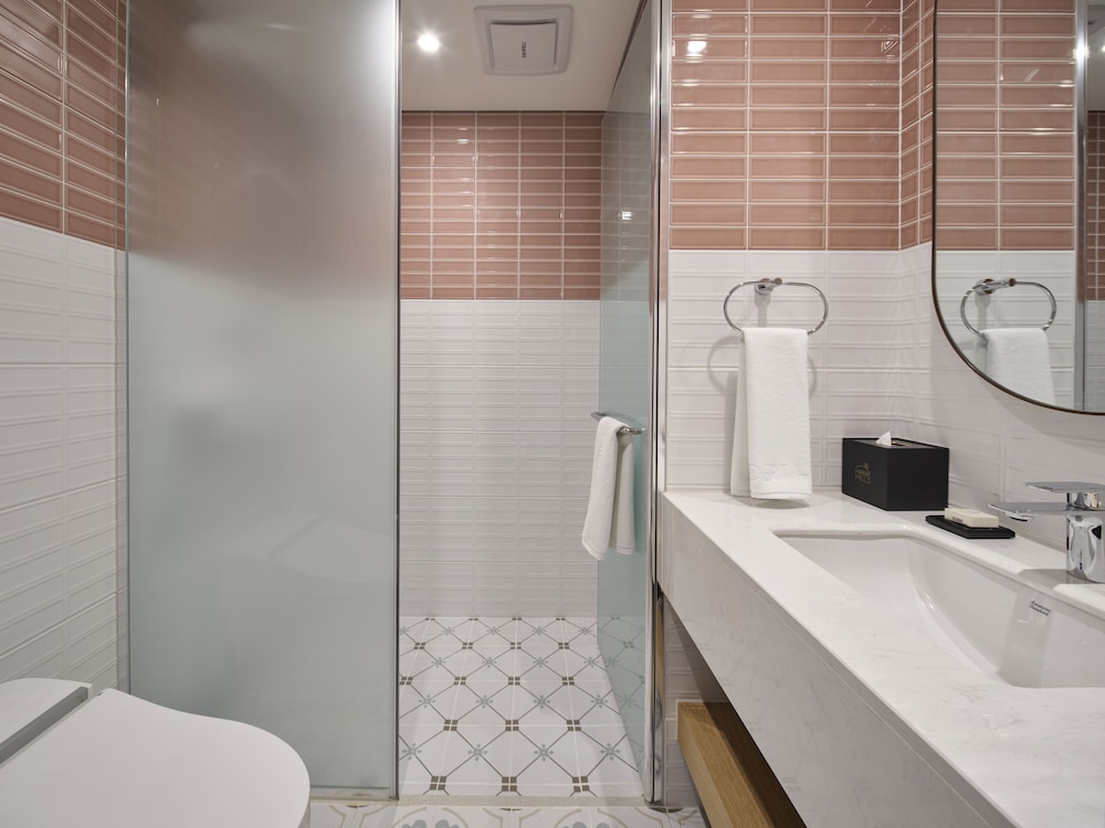 [Brunchy Package] Premier Suite B Type + Brunch For 2 + Park Ticket For 2 Per Stay - Photo 3