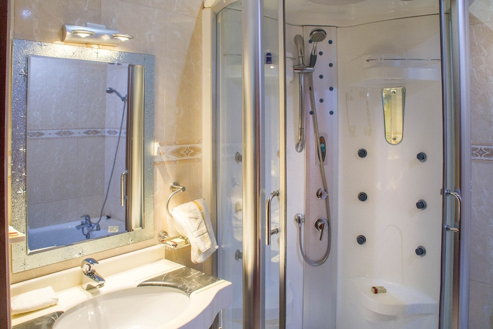 Deluxe Suite photo 2