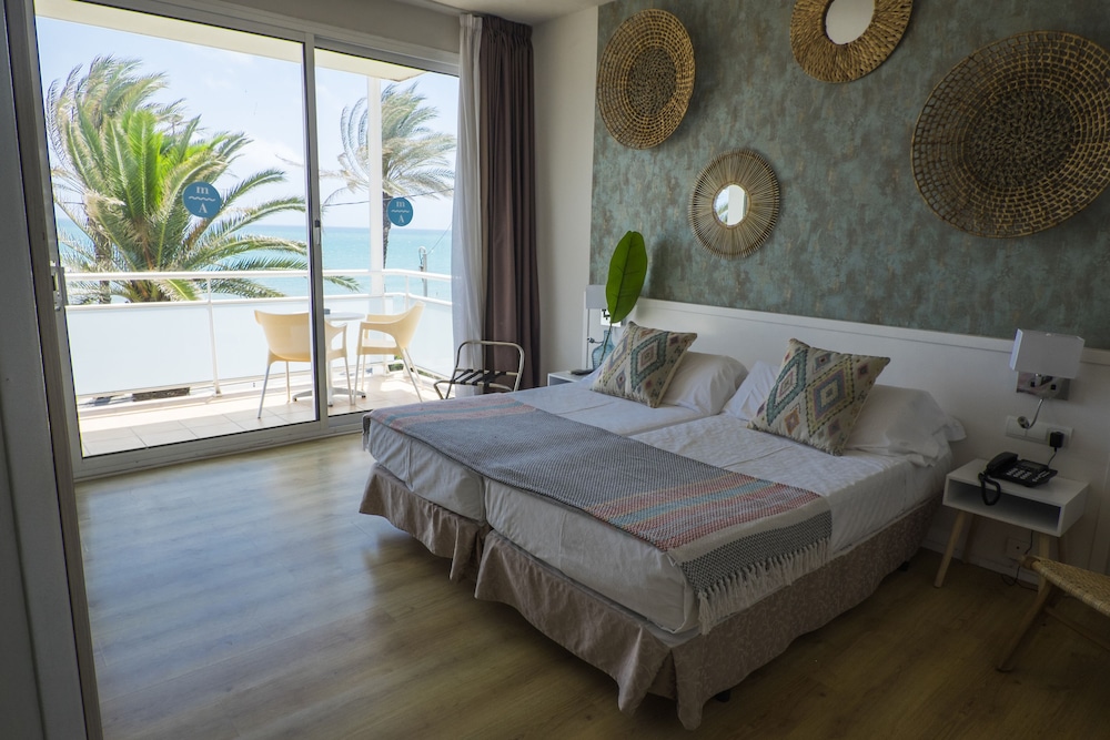Standard Double or Twin Room, Balcony, Sea View photo 2
