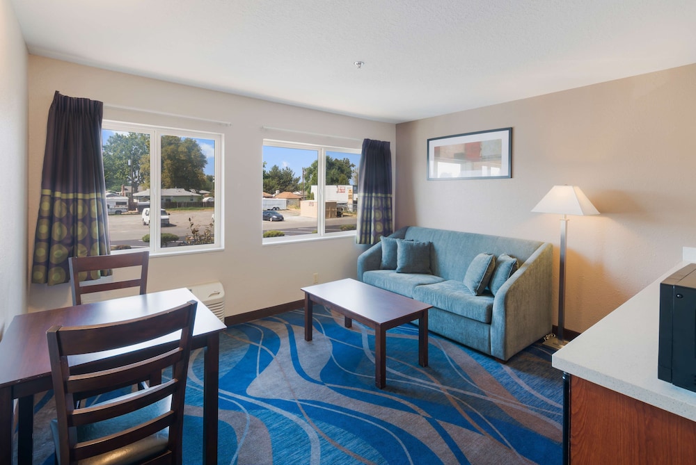 Premium Suite, 2 Queen Beds photo 3