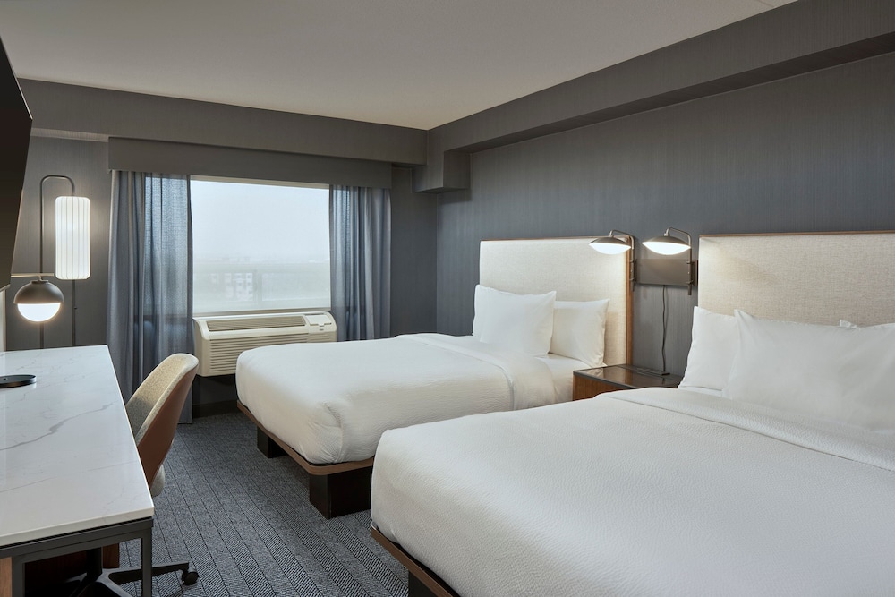 Standard Room, 2 Queen Beds - Photo 1