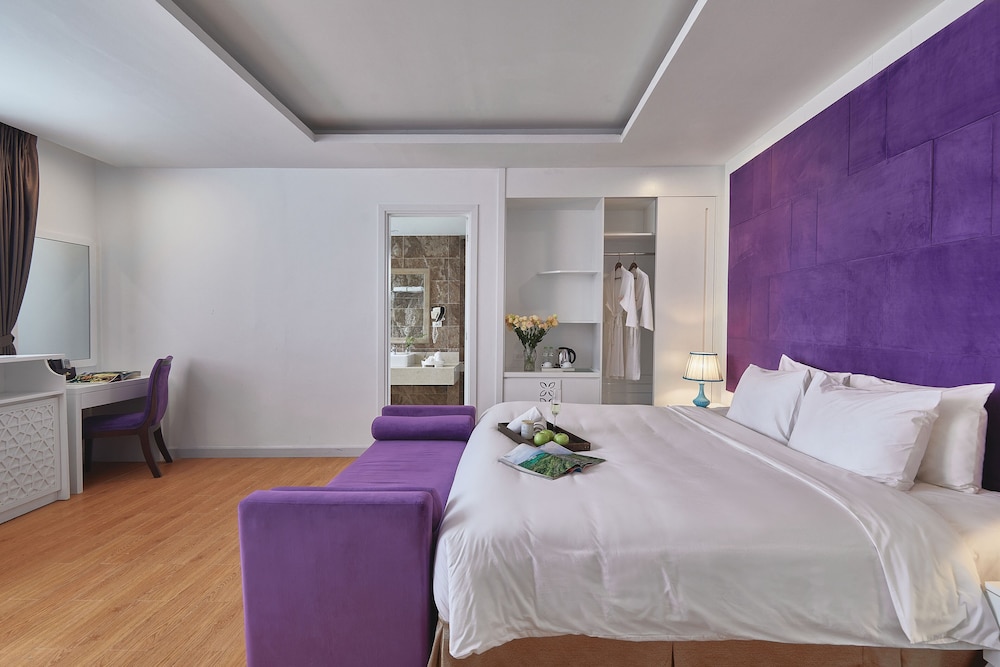 Signature Suite, 1 Bedroom, Bathtub, Executive Level photo 1