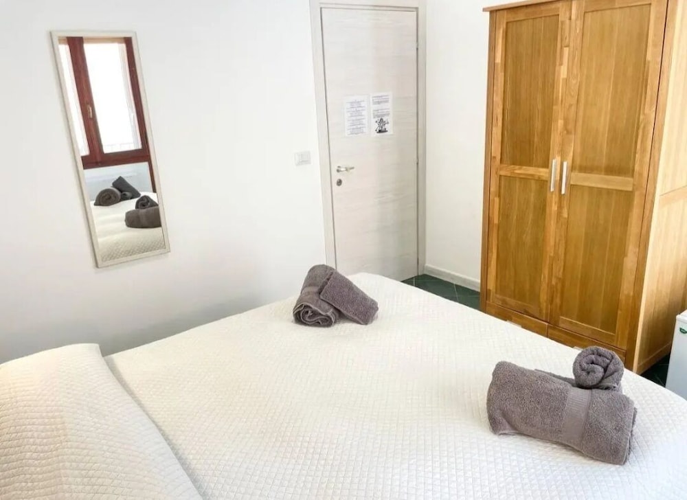 Economy Room