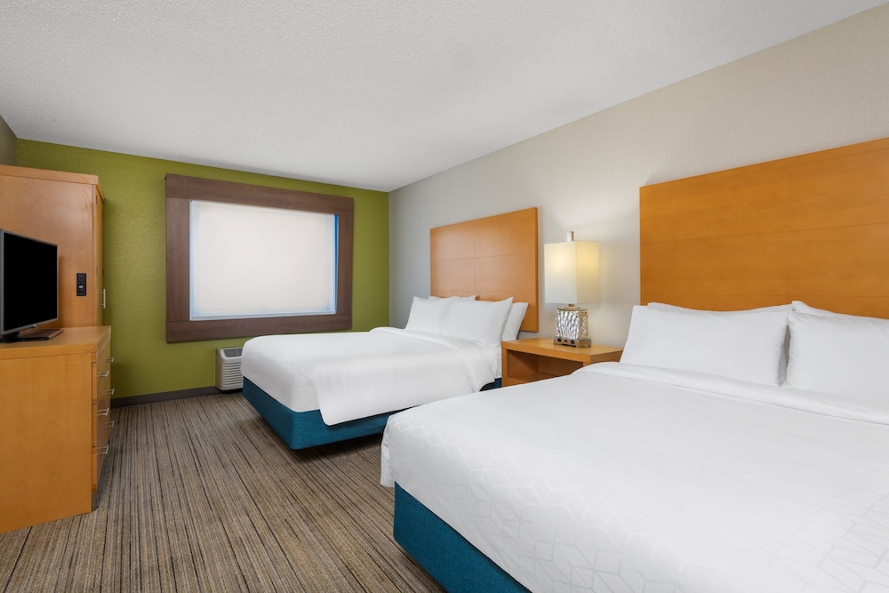 Standard Room, 2 Queen Beds - Photo 4
