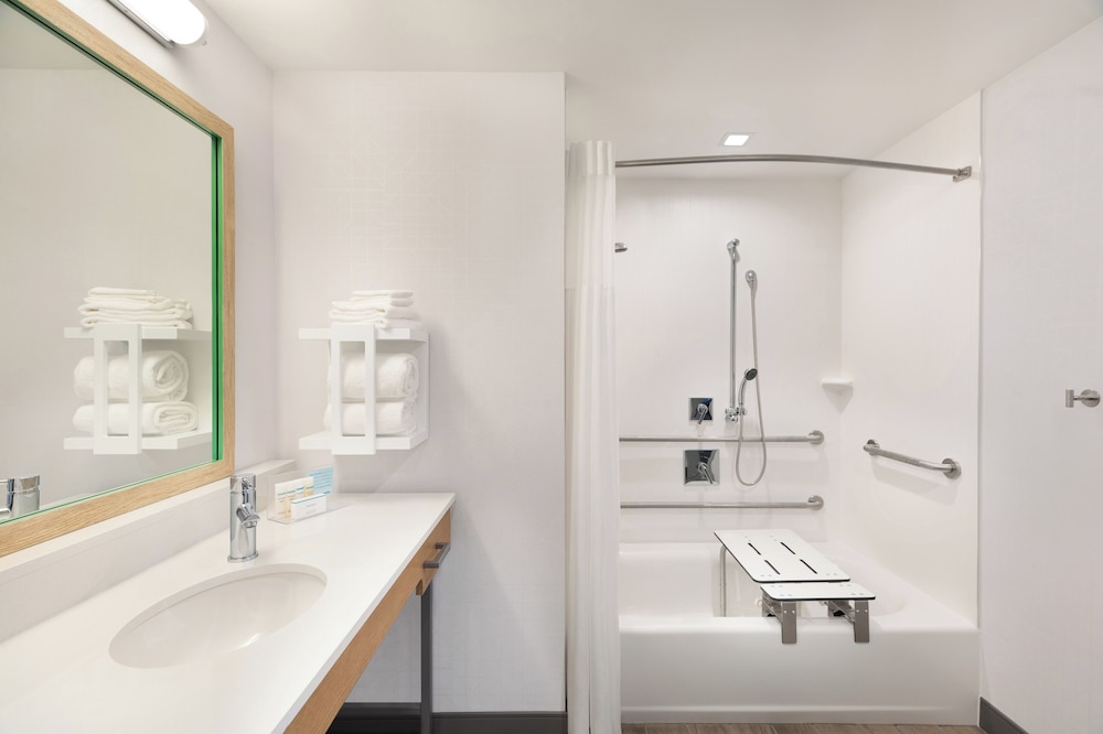 Suite, 2 Queen Beds, Accessible, Refrigerator & Microwave (Hearing) - Photo 3