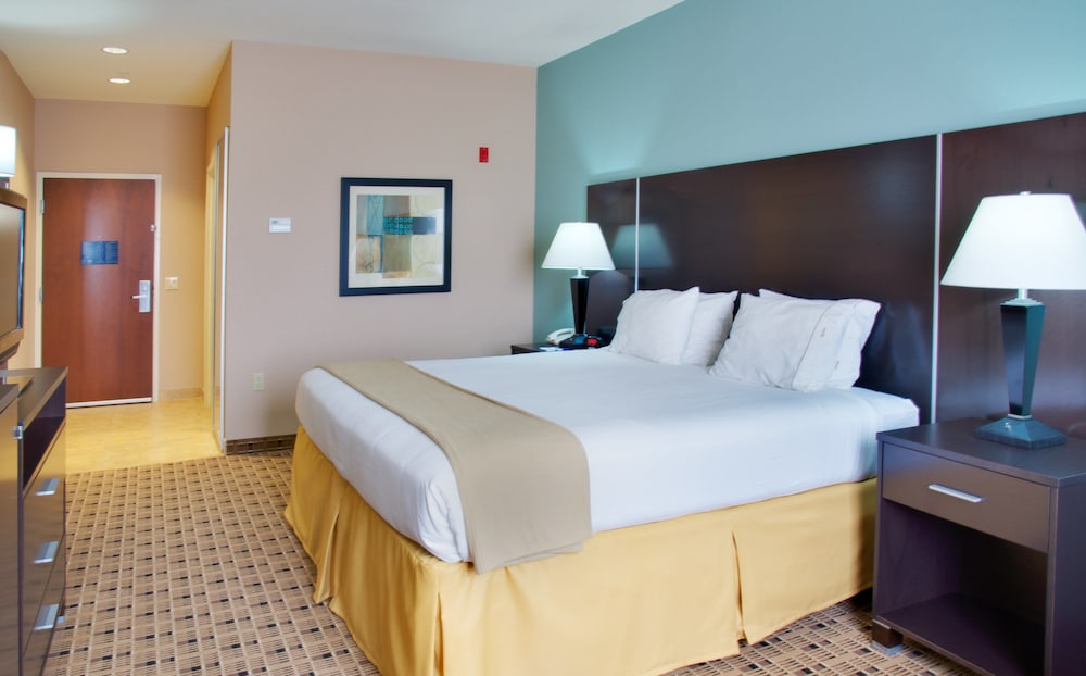 Standard Room, 1 King Bed, Accessible (Hearing, Roll-In Shower) - Photo 1
