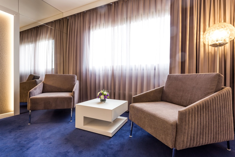 Luxury Room, Non Smoking - Photo 9
