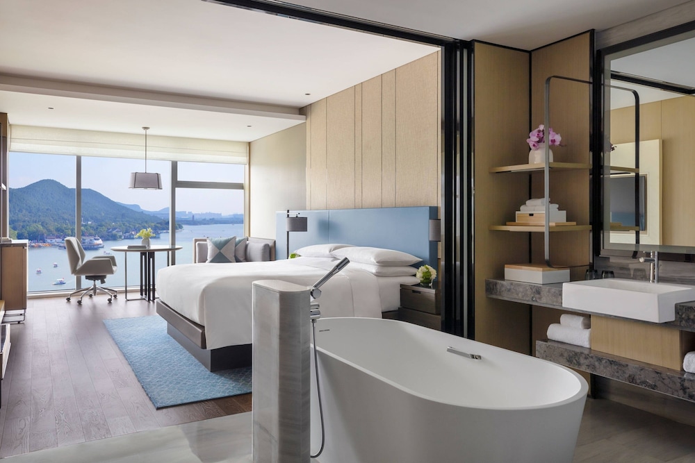 Executive Room, 1 King Bed