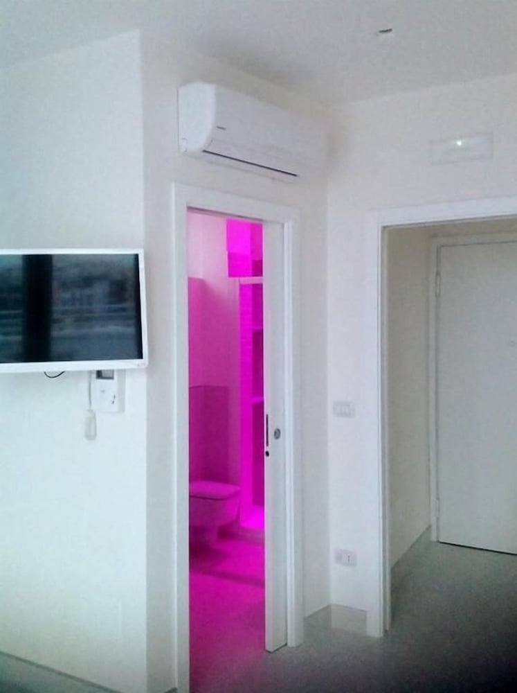 Classic Triple Room, Balcony, City View photo 2