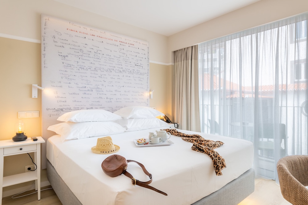 Superior Double or Twin Room, City View - Photo 4