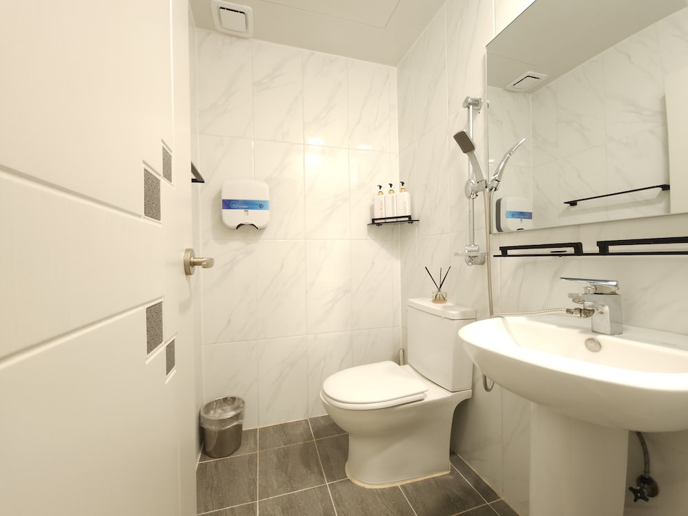 Twin Room - Photo 11