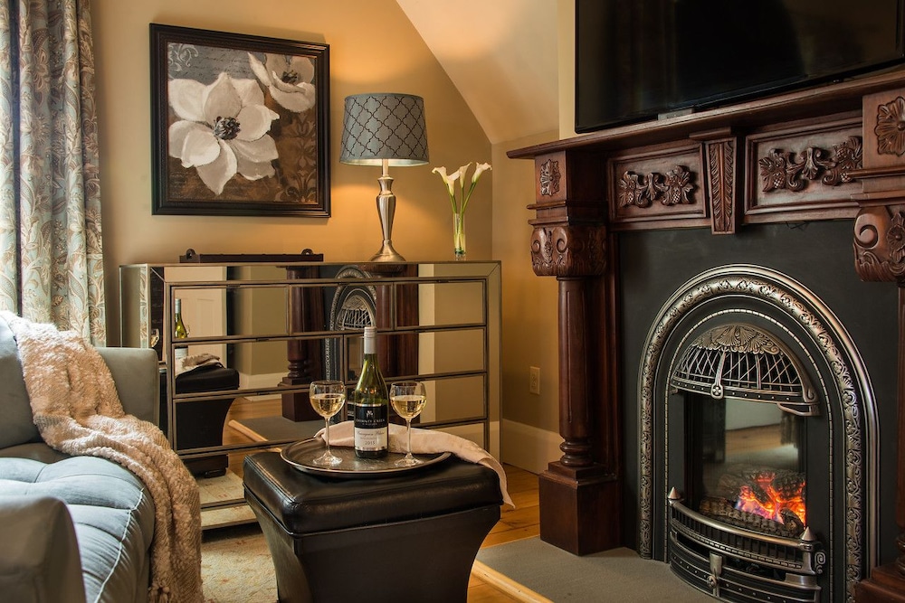 Romantic Suite, 1 King Bed, Non Smoking photo 1